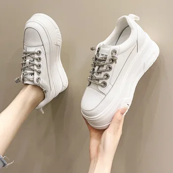 Маленькие белые туфли женские 2023 весна и осень новая повседневная обувь модный тренд спортивная обувь для настольных игр универсальная женская обувь для маффинов