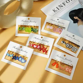 Новый Забавный набор маленьких сережек-обручей с бабочкой и Медвежонком в виде цветка Для женщин, модные серьги-подвески с красочной эмалью, украшения для ушей