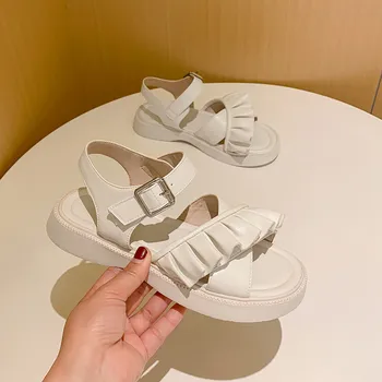 Новые летние детские сандалии 2023 года, модная обувь принцессы для девочек с рюшами на плоской подошве, повседневная пляжная обувь